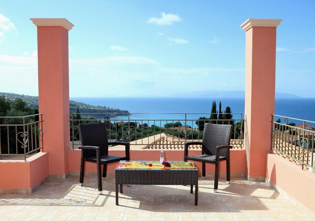 Provenzo And Meliti Villas Lourdata  Exterior photo
