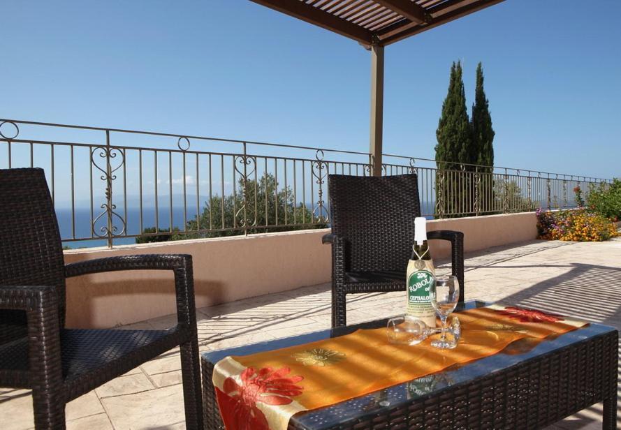 Provenzo And Meliti Villas Lourdata  Exterior photo